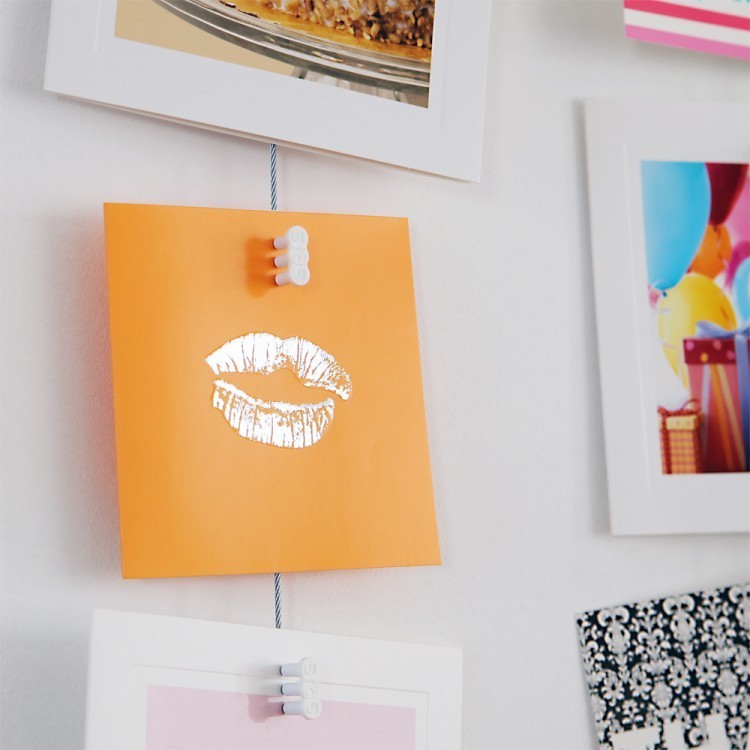 Hanging pictures with magnets